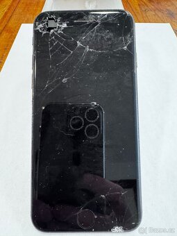iPhone různé modely poškozené - 6