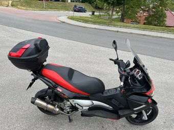 Aprilia SR MAX 300 - 6
