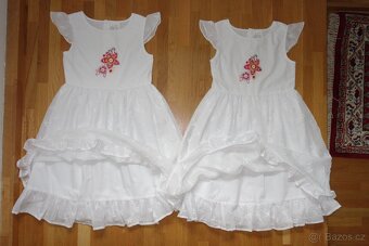 2x bílé sváteční šaty vel.110/116 pro dvojčata - 6