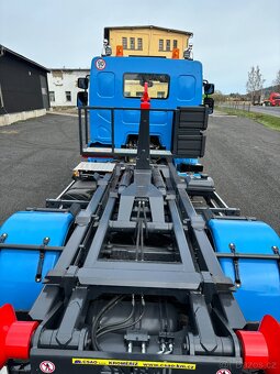 Hákový Nosič Kontejnerů 12t - 6