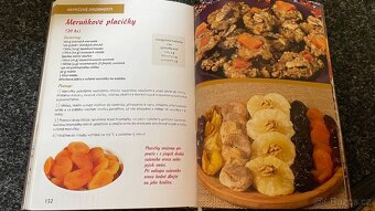 Prodám kuchařku Fit moučníky a dezerty - pěkný stav - 6