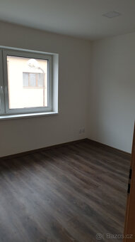 NOVOSTAVBA 2+KK, 35m2, podlah. topeni,kuchyne,zahradni domek - 6