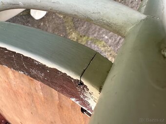 2 x stará bílá dřevěná židle - cena za kus - 6