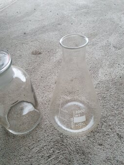 laboratovni prochovnice,sklenice,trychtyr. - 6