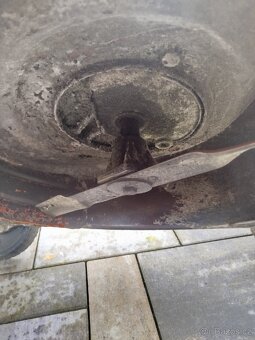 Rotační benzinová sekačka - 6