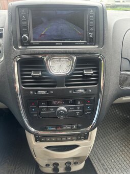 CHRYSLER TOWN & COUNTRY 3,6 L V6 211kw 118416km 7 míst 2012 - 6