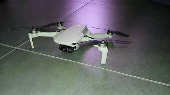 Dron DJI Mini 2 Fly More Combo - 6