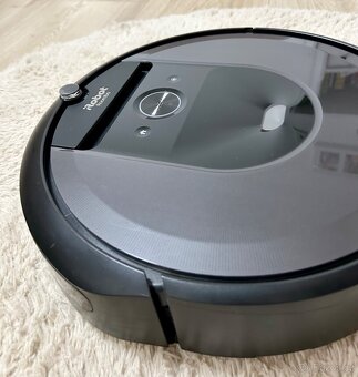 Robotický vysavač iRobot Roomba i7 / černá - 6