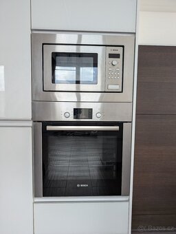 Luxusní moderní kuchyně s ostrůvkem včetně spotřebičů - 6