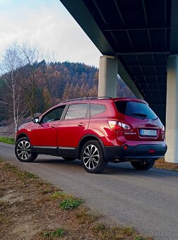 Nissan Qashqai Tekna 1.6i 86kw, 12/2013, 7 míst - 6