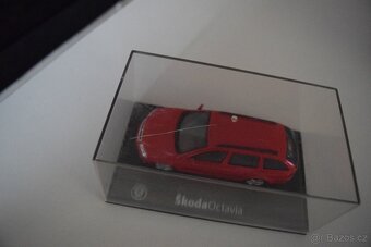 Škoda Octavia Combi 2004 červená 1:43 - Abrex - 6