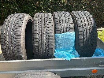 Zimní pneu SUV 235/44 R20 - 6