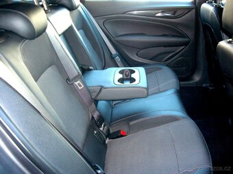 Opel Insignia kombi 2.0L 128kW mod 2022 - 6
