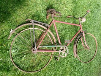 Prodám staré pánské jízdní kolo /nepůvodní barva/. Skladován - 6