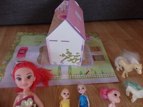 Domeček pro panenky+panenky atd.-cena za vše - 6