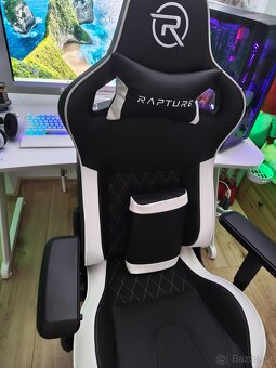 Herní PC + příslušenství a židle se stolem - 6