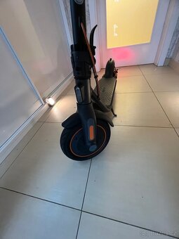 elektrická koloběžka NINEBOT - 6