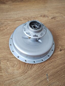 Prodám krásný střed kola Jawa pérák 250 Janeček 150mm - 6