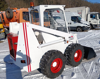 BOBCAT 825 smykový nakladač - 6