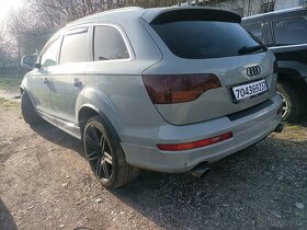 /// AUDI Q7 3.0TDI S-Line / NÁHRADNÍ DÍLY /// - 6