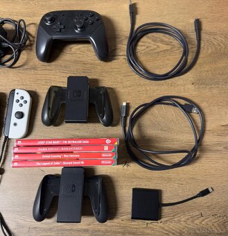 Nintendo Switch OLED s příslušenstvím - 6