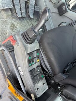 Pásový bagr VOLVO EC 210RNLC - 6