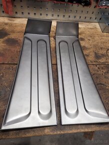 Tatra 148 podběh schodu vnější - 6