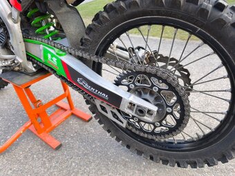 Kawasaki KXF 250 - 6