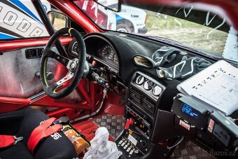 Závodní Suzuki Swift GTI na rally - 6
