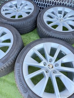 Škoda Superb 3 - 235/45 R18 LETNÍ ORIGINÁLNÍ SADA - 6