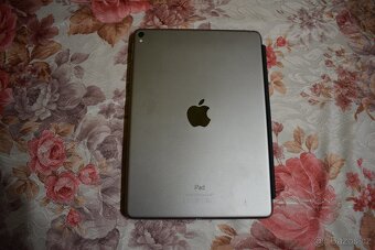 Apple iPad Pro 9.7-inch - A1673, (Wi-Fi Only), 32GB, (8) - 6