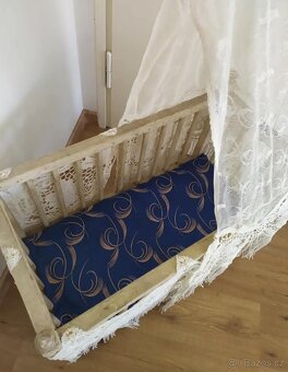 Starožitná postýlka - 6