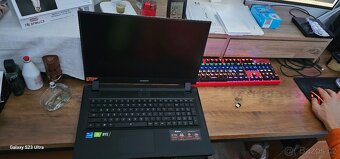 Gigabite Aorus 17" - 6
