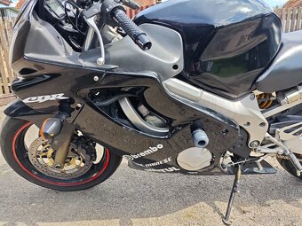Honda CBR 600f 2002 - 6