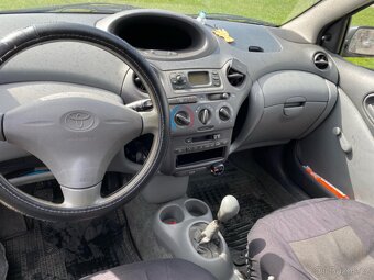Yaris - 6