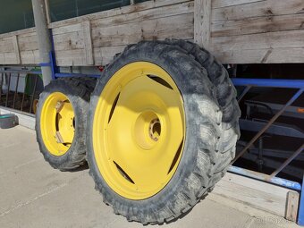 Prodám kultivační kola John Deere - 6