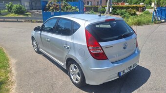 Hyundai i30 1,4 16v 80kw najeto 76000km - 6