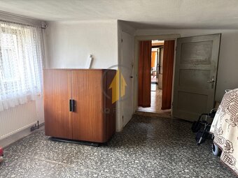 Prodej rodinného domu se zahradou a stavebním pozemkem v obc - 6