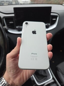 Apple iPhone Xr 64GB White - baterie 81% - 6
