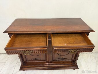 Starožitná masivní skříň - 6