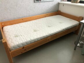 Smrková kvalitní postel + matrace z líné bio pěny - 90 x 200 - 6