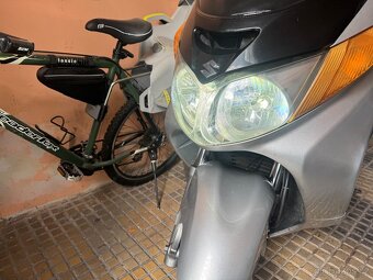 Suzuki Burgman 400 - 6
