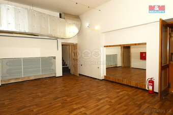 Pronájem obchod a služby, 394 m², Kolín, ul. Husovo náměstí - 6