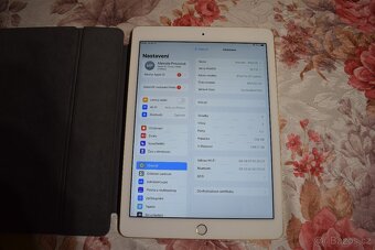 Apple iPad Pro 9.7-inch - A1673, (Wi-Fi Only), 256GB, (10) - 6