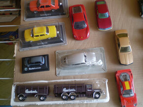Krabice plná autíček. - 6