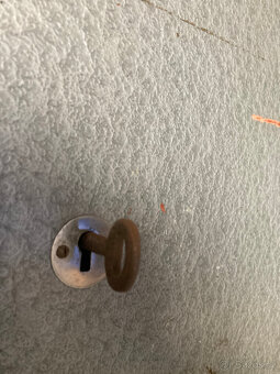 Trezor KOVONA skříňový - dvířka vnitřní schránky 1.000 kč - 6