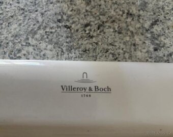 Kuchyně z borovice se spotřebiči a keramickým dřezem,5315 - 6