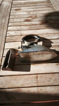 Stará žehlička malá - 6