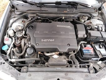 HONDA ACCORD 2,2iCTDi NAFTA 103 KW ZA 59000 KČ - 6