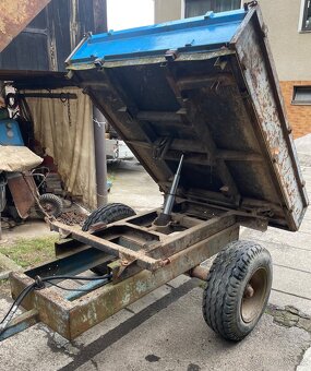 Prodám karu za traktor sklápěcí hydraulicky do třech stran - 6
